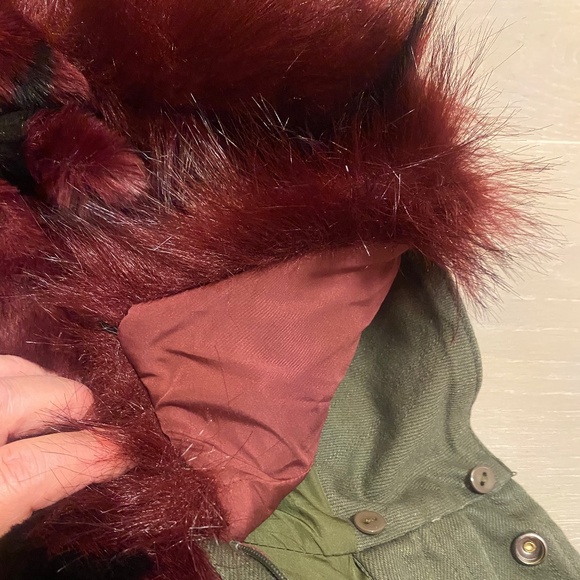 AVEC LES FILLES olive military coat with burgundy faux fur lining. Size XS - Picture 12 of 15